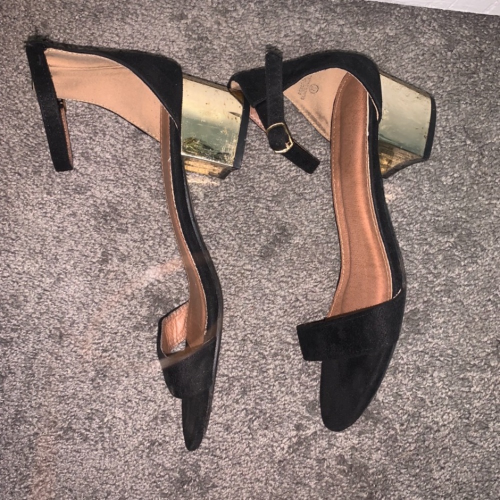 Size 8 black low heels
